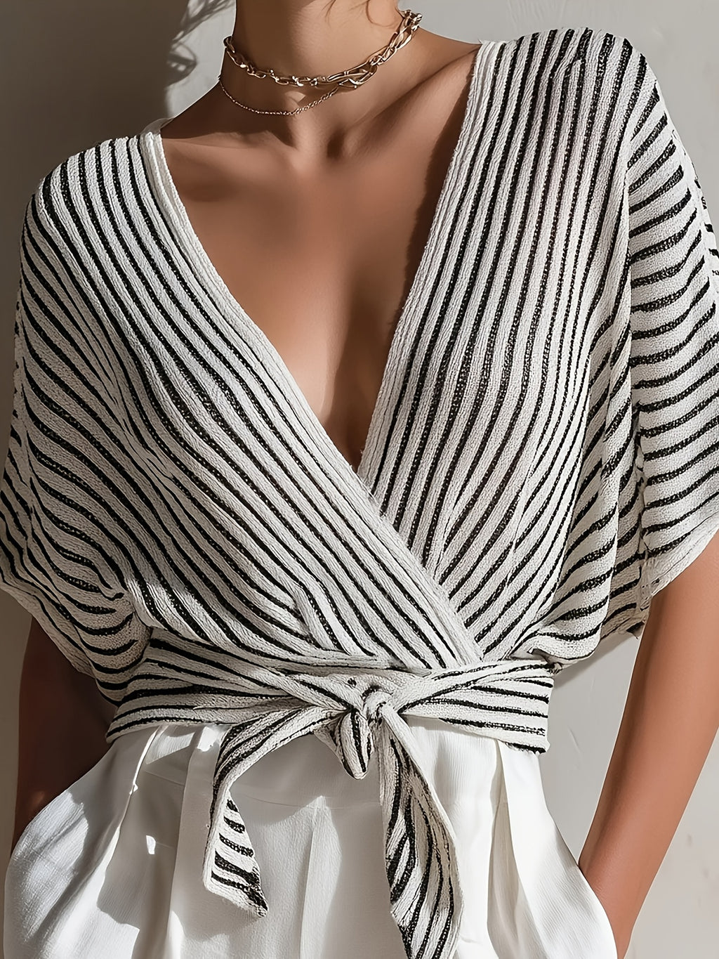 [Retro Striped Vacation Top] French Retro Black And White Striped V-Neck Tie Shirt Women's Summer Loose Batwing Sleeve Design Lazy Style Daily Commute Vacation Top